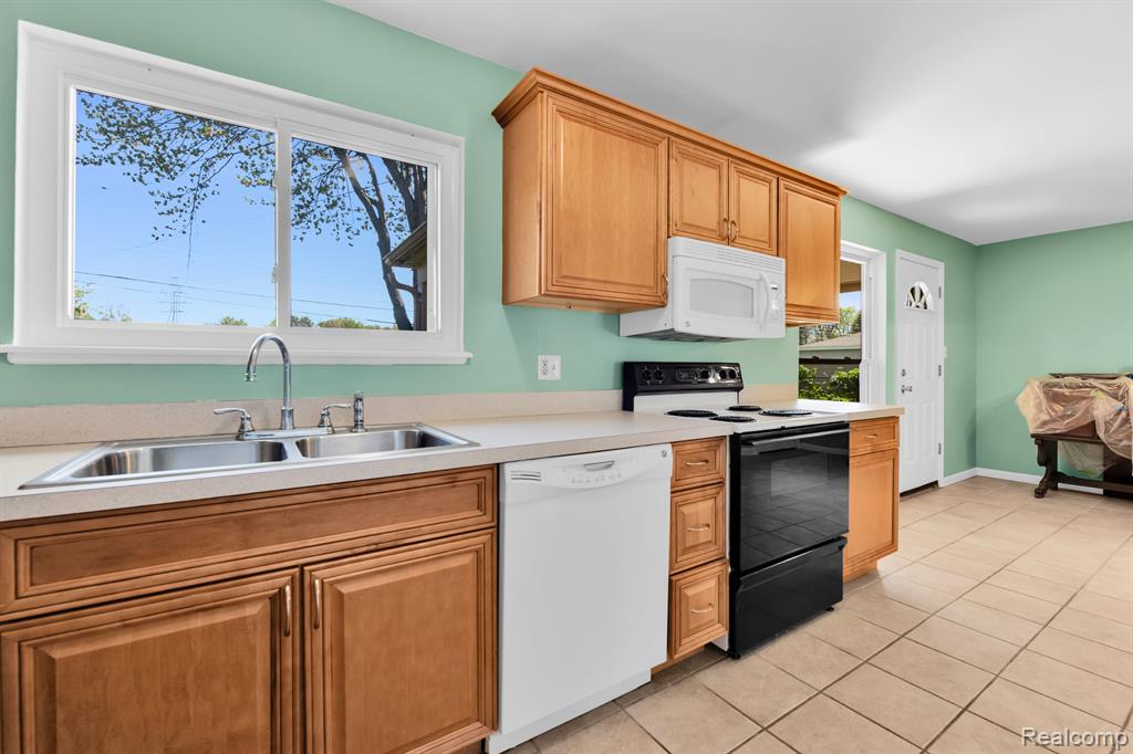 4640 ARDEN Avenue, Warren, MI 48092 — Photo 14
