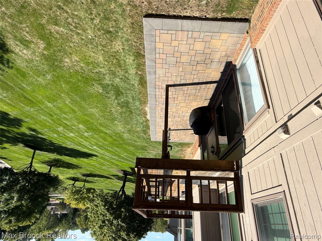7352 MEADOWRIDGE Circle, West Bloomfield, MI — Photo 29