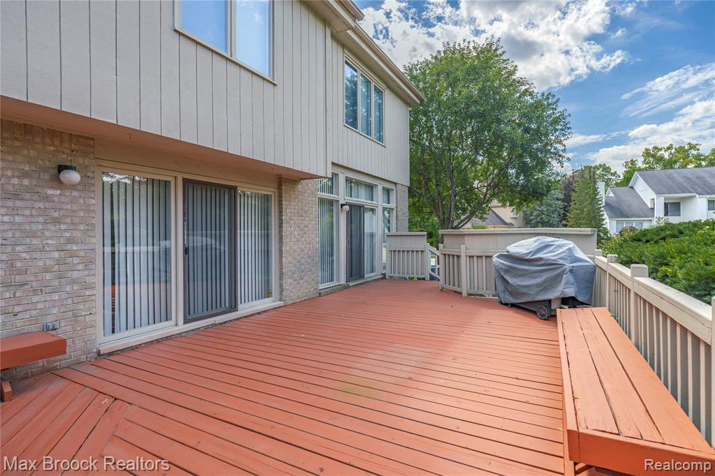 6684 Stonebridge E, West Bloomfield, MI — Photo 53