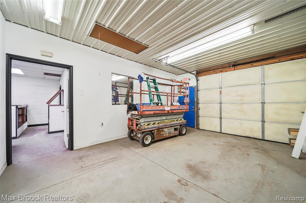 105 S Ortonville Road, Ortonville, MI 48462 — Photo 9