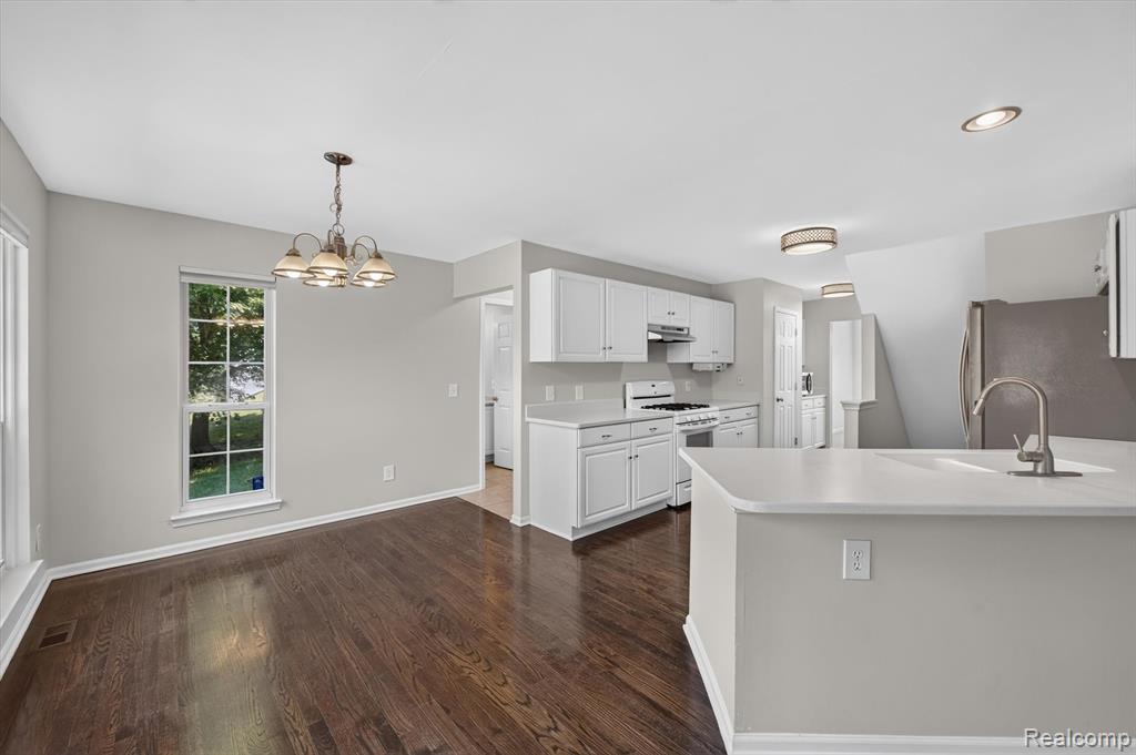 4895 Greenview Drive, Commerce Twp, MI 48382 — Photo 22
