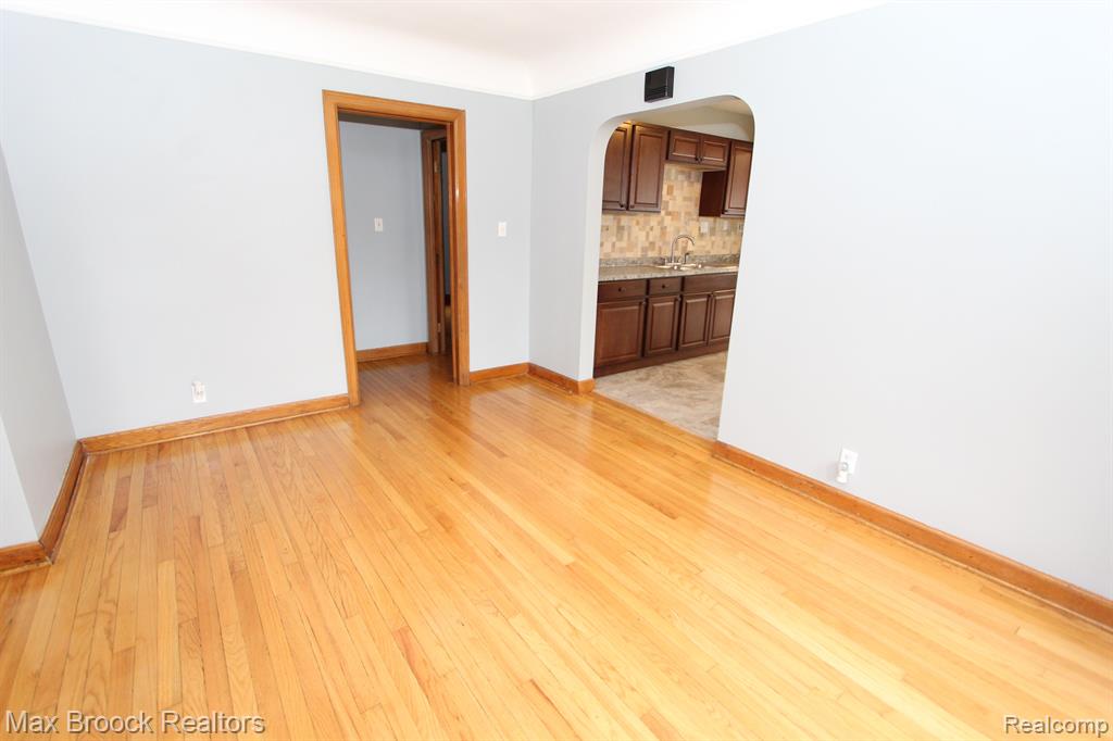 506 N NEWBURGH Road, Westland, MI — Photo 10