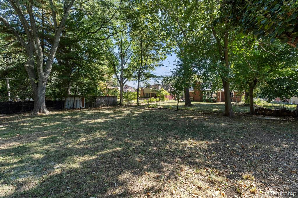 18755 Cambridge Boulevard, Lathrup Village, MI 48076 — Photo 58