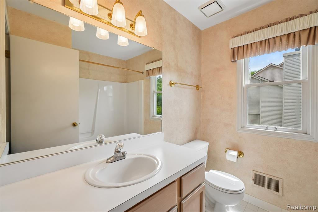 42738 Wimbleton Way, Novi, MI 48377 — Photo 26