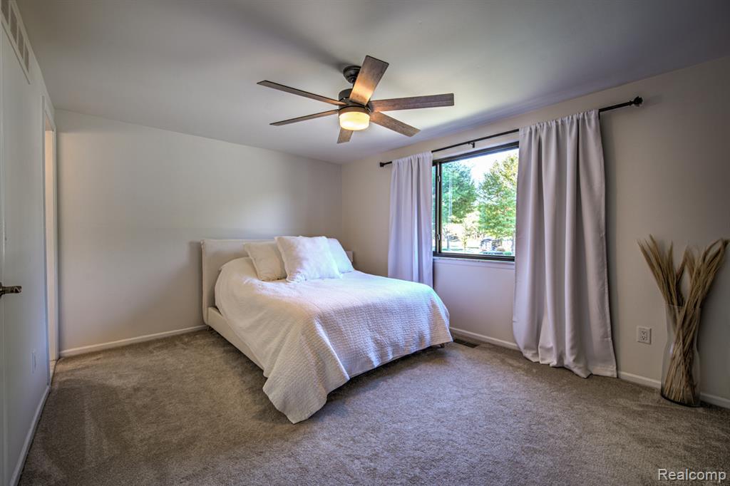 5250 Winchester Drive, Troy, MI 48085 — Photo 28