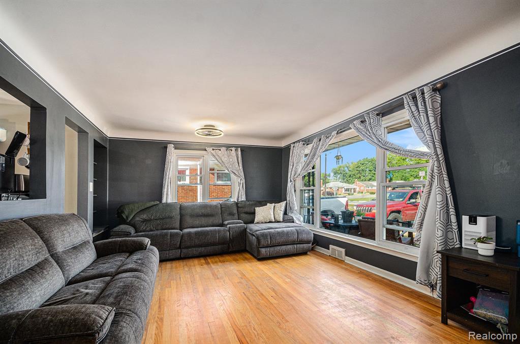 8725 LOCHDALE Street, Dearborn Heights, MI 48127 — Photo 10