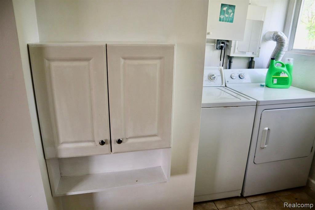 1833 CASS LAKE Road, Keego Harbor, MI 48320 — Photo 16