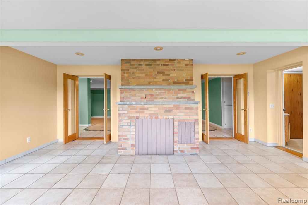 2354 Grove Park Road, Fenton, MI 48430 — Photo 18