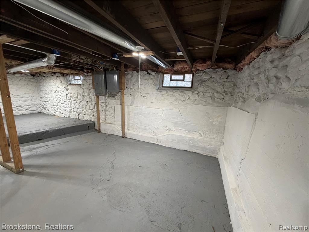 398 N Saginaw Street, Pontiac, MI 48342 — Photo 63