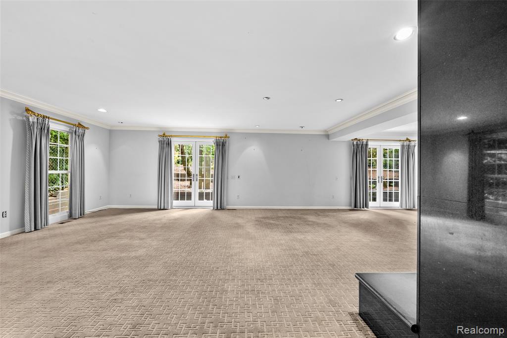 194 Charlevoix Avenue, Grosse Pointe Farms, MI 48236 — Photo 13