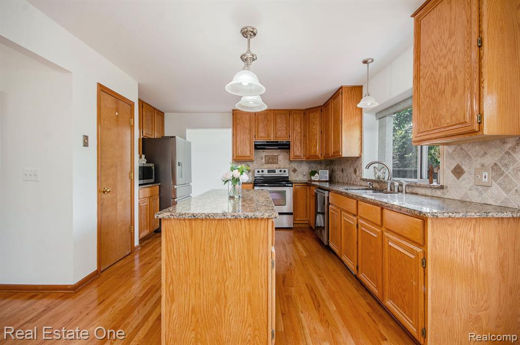 47935 Remington Court, Chesterfield, MI 48047 — Photo 17