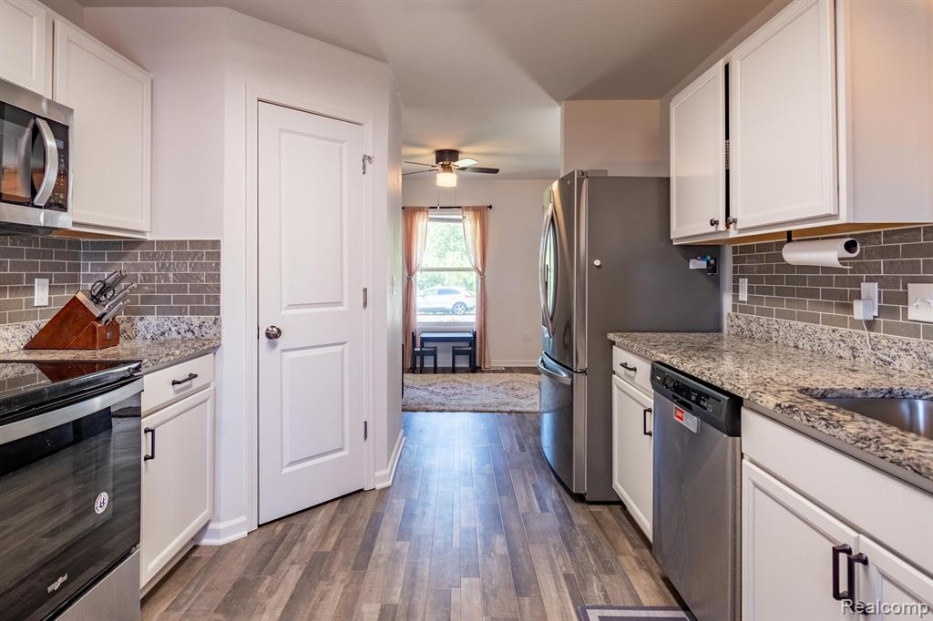 1642 GREENWAY Drive, Ypsilanti, MI 48198 — Photo 13