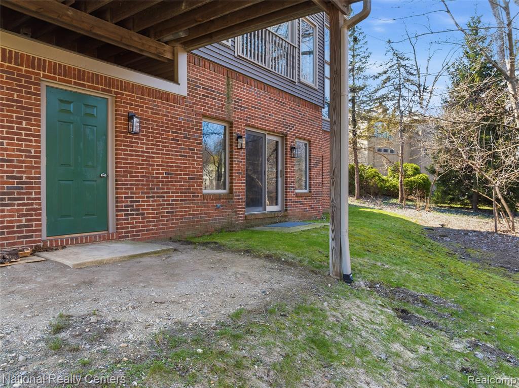 6276 N Shore Drive, West Bloomfield, MI 48324 — Photo 49