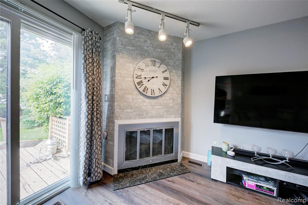41674 BEDFORD Drive, Canton, MI 48187 — Photo 6