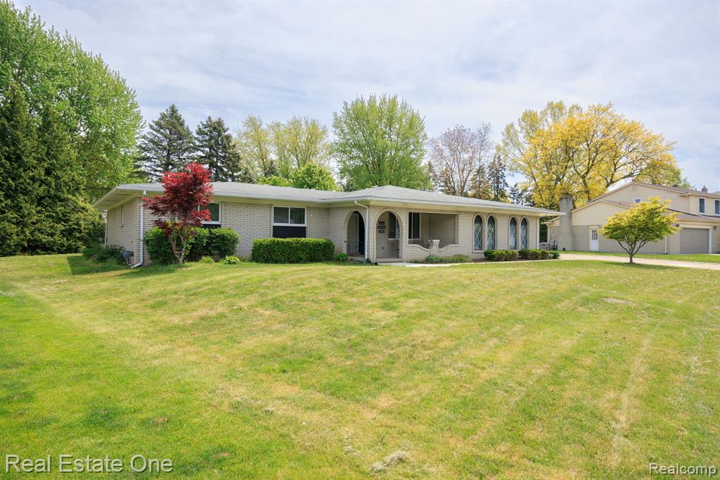 39764 BONNIE COURT, Clinton Twp, MI 48038 — Photo 2