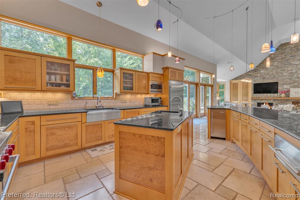 12196 Woodline Drive, Fenton, MI 48430 — Photo 25