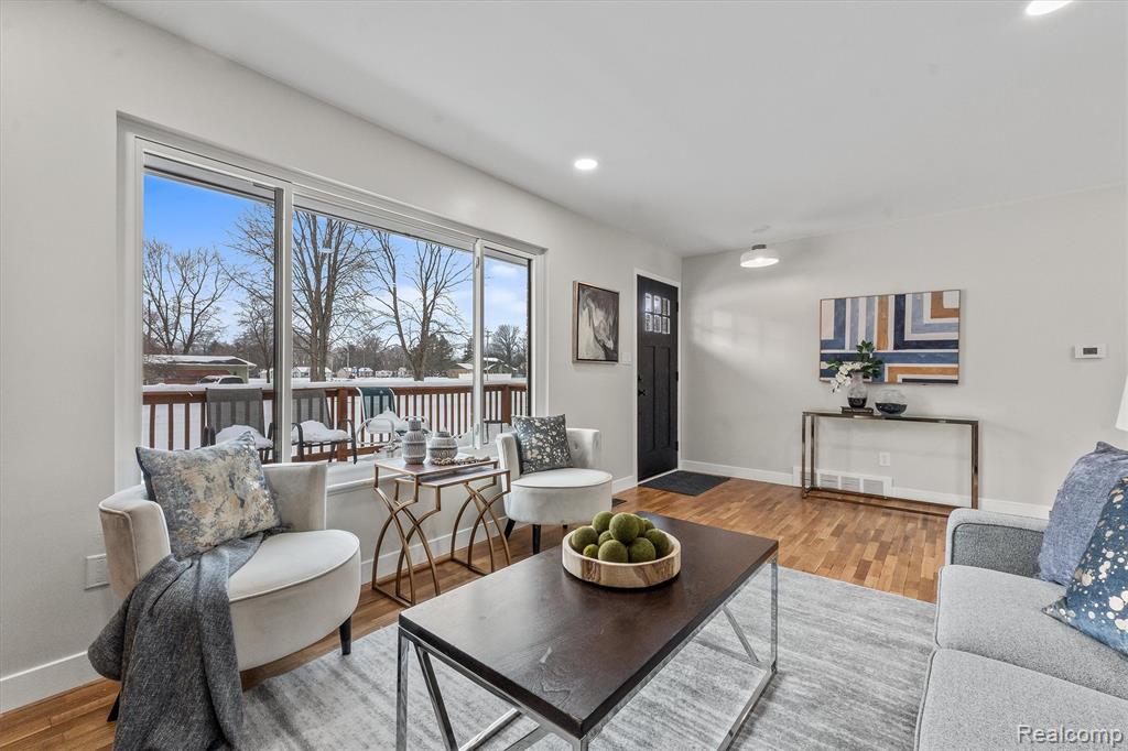 5067 Paro Drive, Flint, MI 48506 — Photo 9