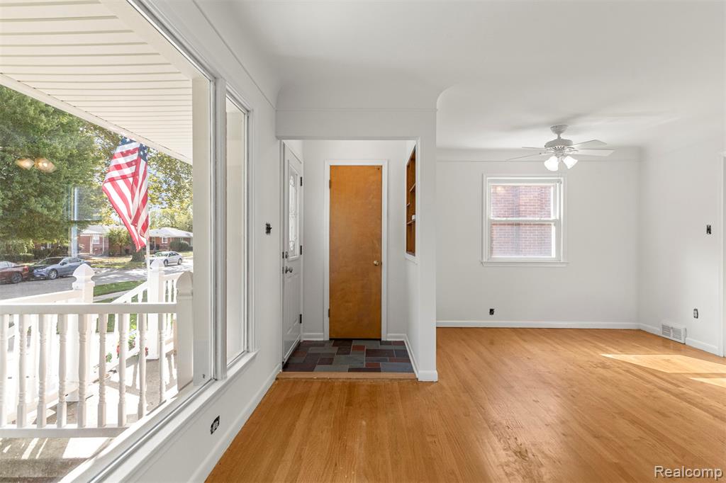 8255 Kinmore Street, Dearborn Heights, MI 48127 — Photo 5