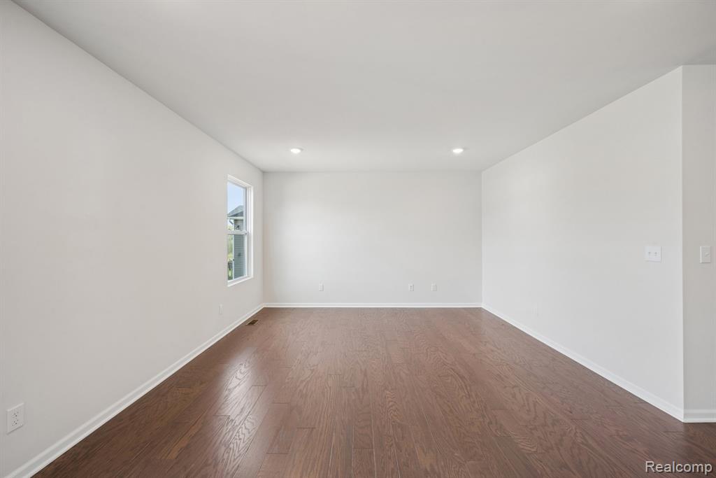 391 Edge Brook Drive W, Holly, MI 48442 — Photo 10