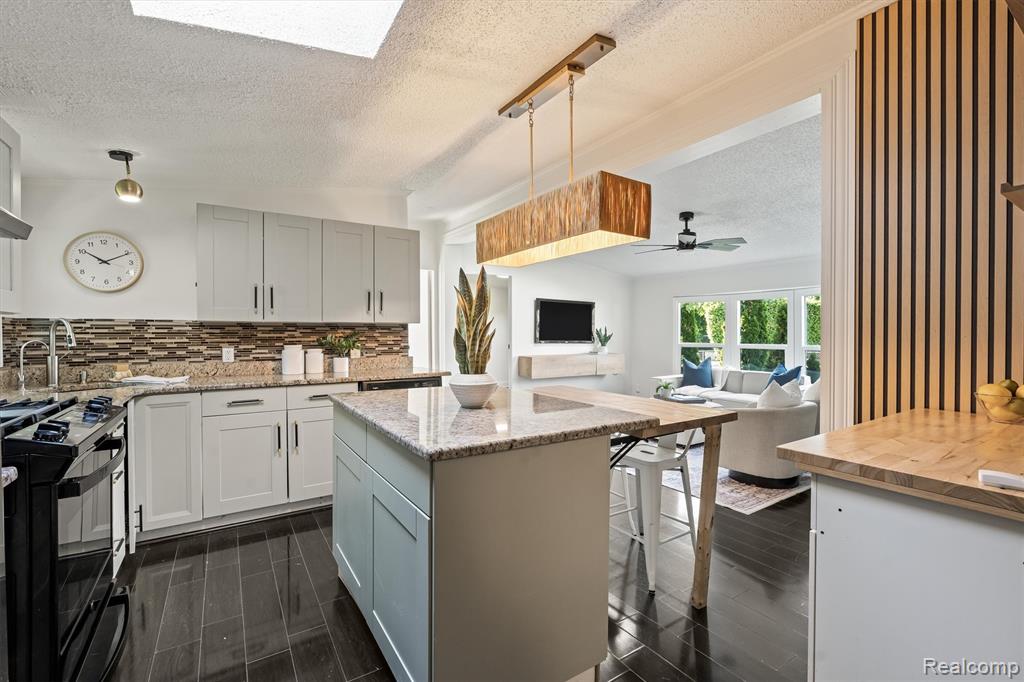 2900 Hensman Street, Keego Harbor, MI 48320 — Photo 10