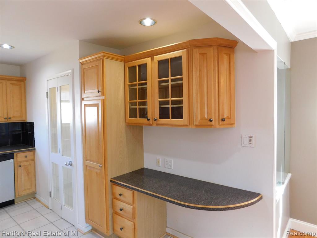 8600 Cardwell Street, Westland, MI — Photo 6