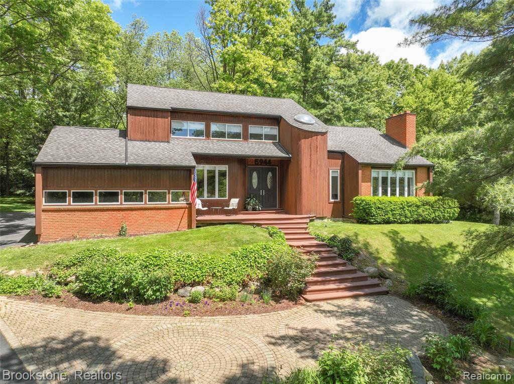 5944 WATERFORD HILL, Clarkston, MI — front exterior