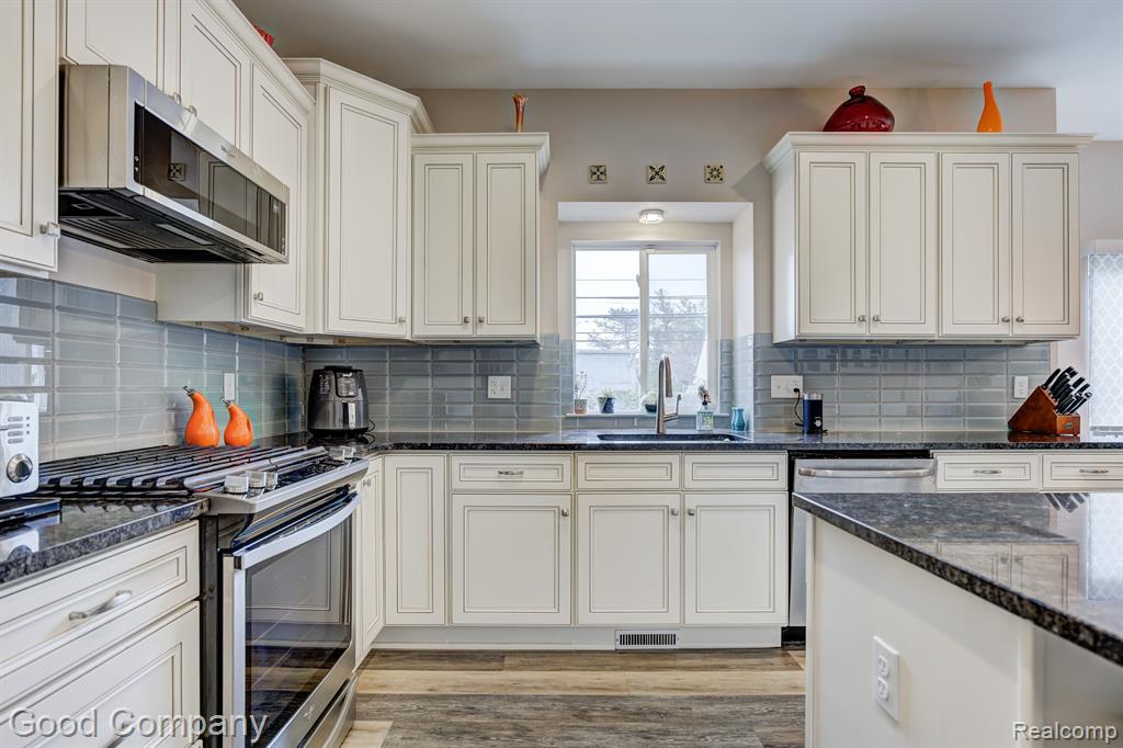 68 FAIRWOOD Street, Ferndale, MI 48220 — Photo 21