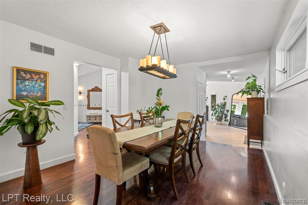 5075 Canyon Oaks Drive, Brighton, MI 48114 — Photo 12