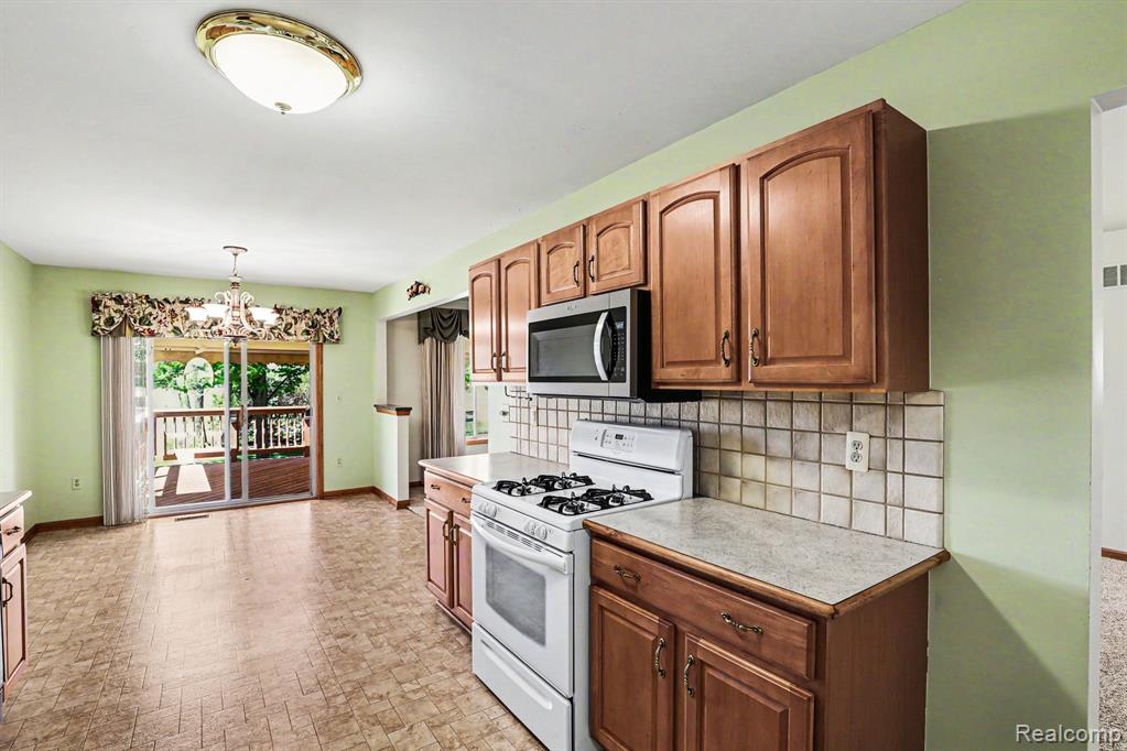 50829 Raintree Circle, New Baltimore, MI 48047 — Photo 10