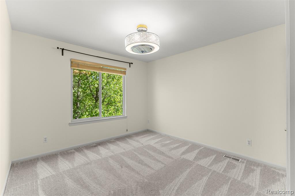 23395 Mission Lane, Farmington, MI 48335 — Photo 35