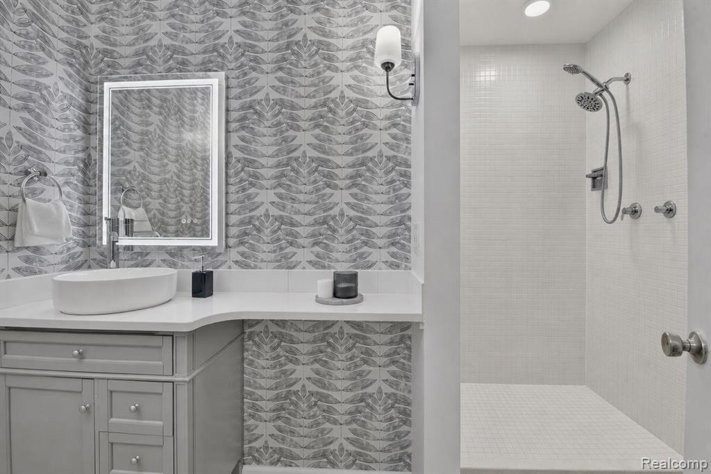 8127 Colony Drive, 21, Grosse Ile, MI 48138 — Photo 32