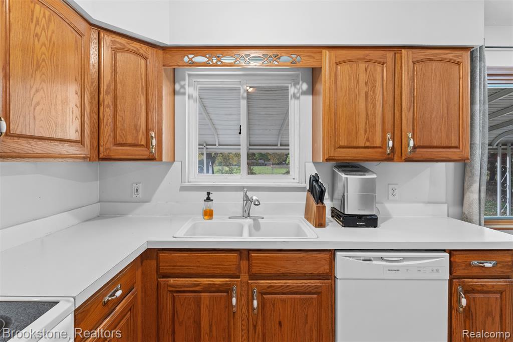 5503 Westchester Drive, Flint, MI 48532 — Photo 10