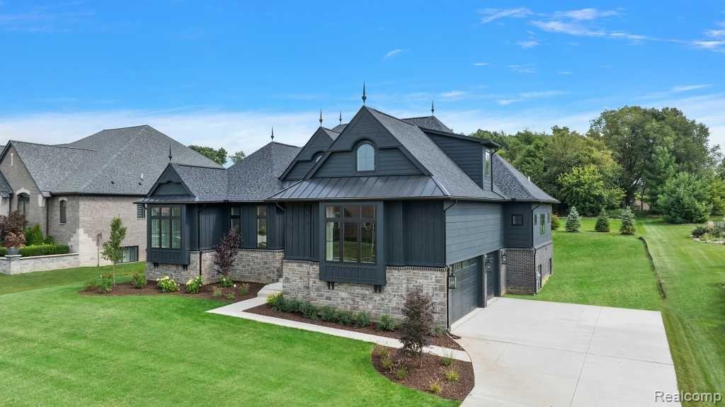 7158 SAWGRASS Drive, Washington, MI — Photo 2
