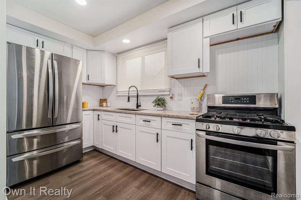 7420 Memorial Avenue, Dearborn, MI 48228 — Photo 12
