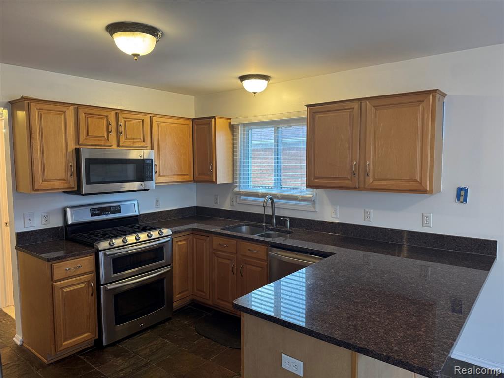 51336 Pinewood Drive, Macomb, MI 48042 — Photo 13