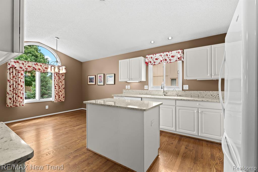 35163 KNOLLWOOD Lane, Farmington Hills, MI 48335 — Photo 15