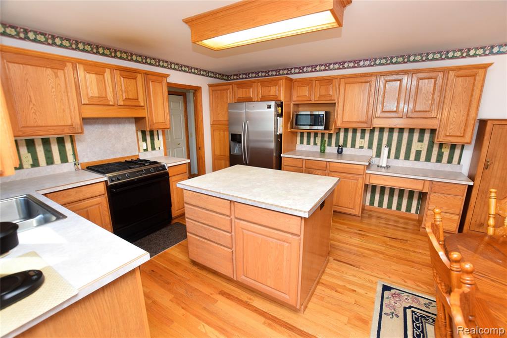 6476 Stonebrook Lane, Flushing, MI 48433 — Photo 2