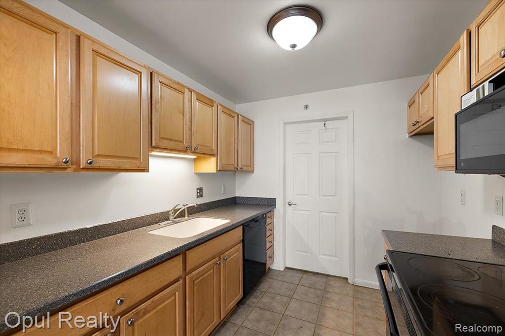 28263 Oakmonte Circle, New Hudson, MI 48165 — Photo 9