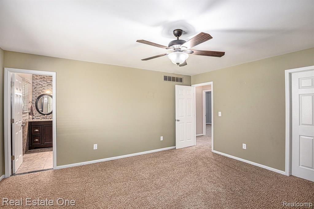 4453 RACEWOOD Drive, Commerce Twp, MI 48382 — Photo 13