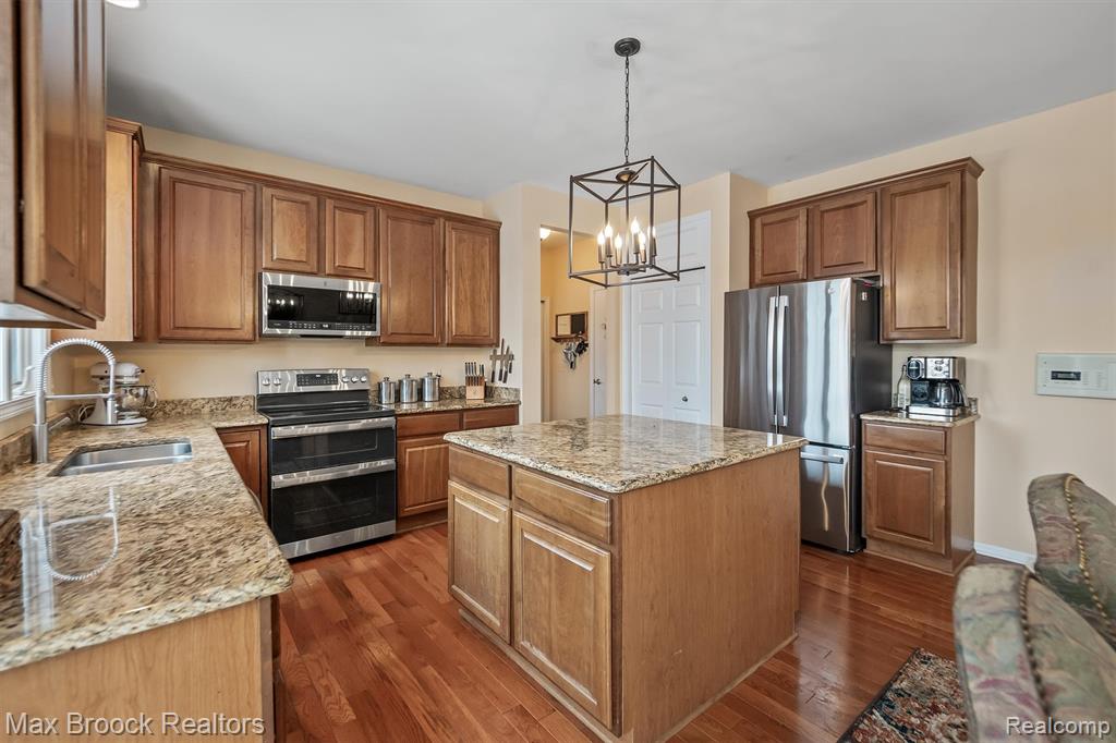 6144 Strawberry Circle, Commerce Twp, MI 48382 — Photo 16