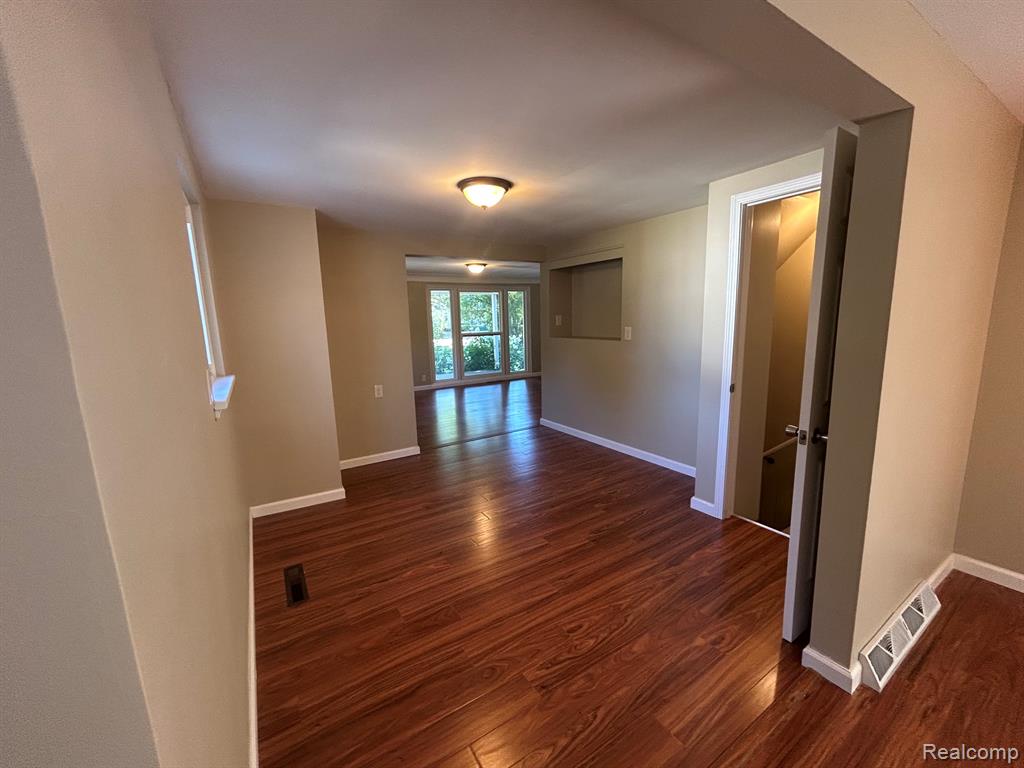 6182 Surrey Lane, Burton, MI 48519 — Photo 19
