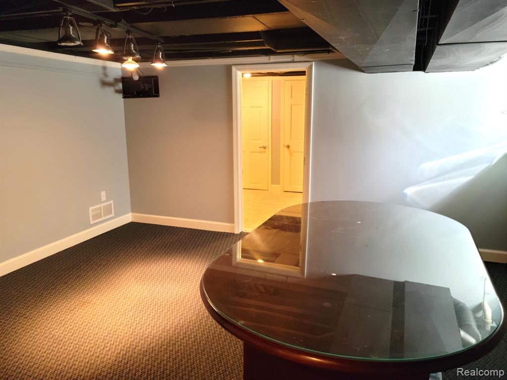 909 N MAIN Street, Royal Oak, MI 48067 — Photo 19
