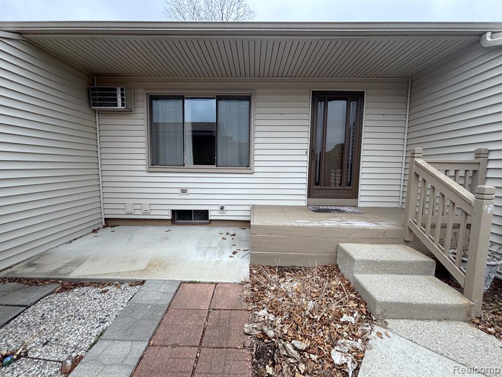 62072 Yorktown - Unit 4, South Lyon, MI 48178 — Photo 3