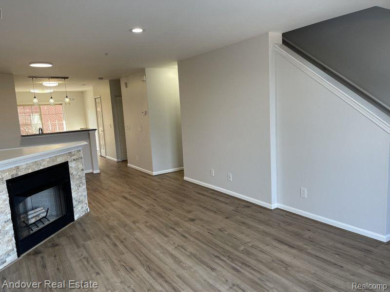 650 VILLAGE Lane, Milford, MI 48381 — Photo 13