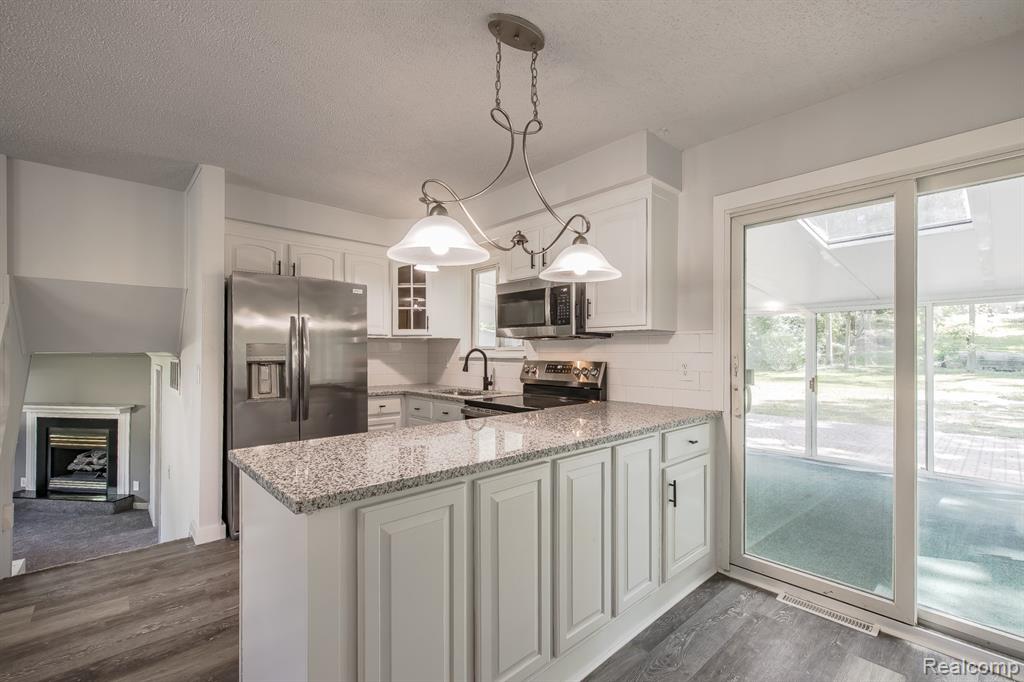 5357 Farm Road, Waterford, MI 48327 — Photo 12