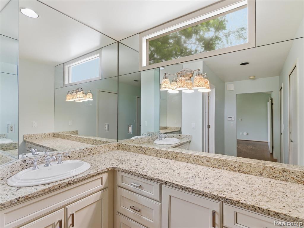 6394 Rose Boulevard, West Bloomfield, MI — Photo 33