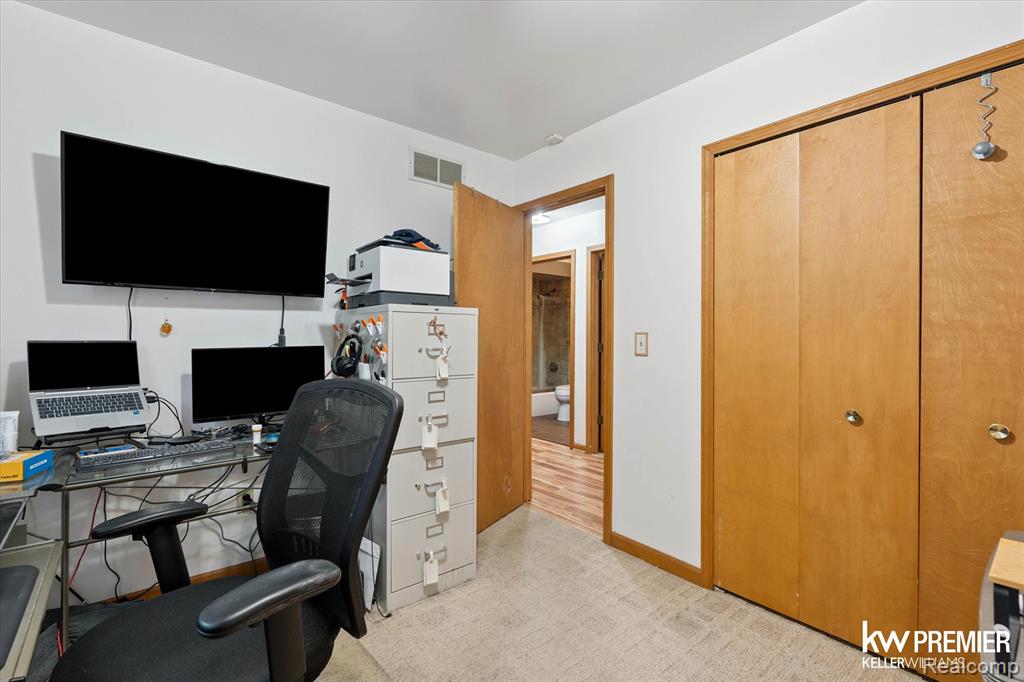 6421 Prairie Lawn Drive, Waterford, MI 48329 — Photo 22
