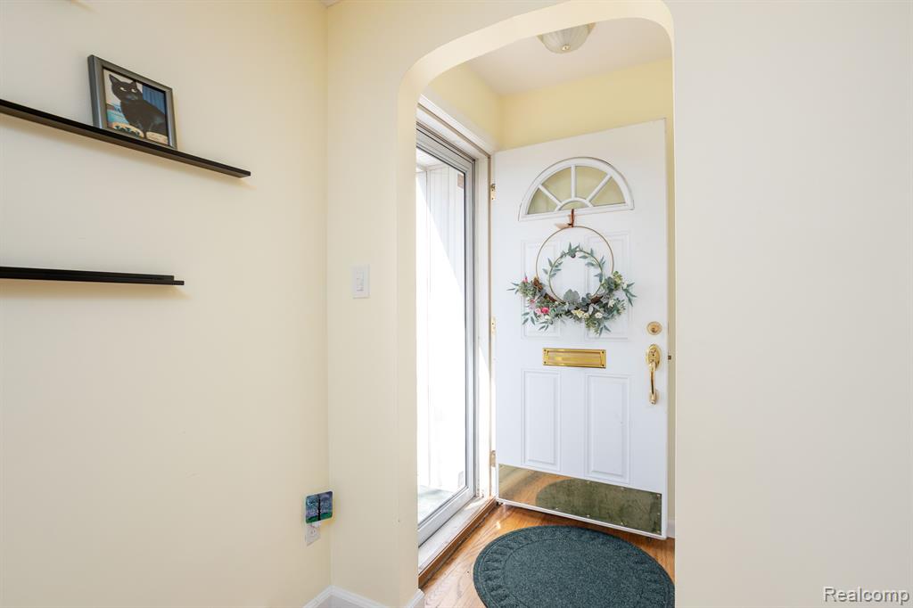 4 DUXBURY Lane, Dearborn, MI 48120 — Photo 4