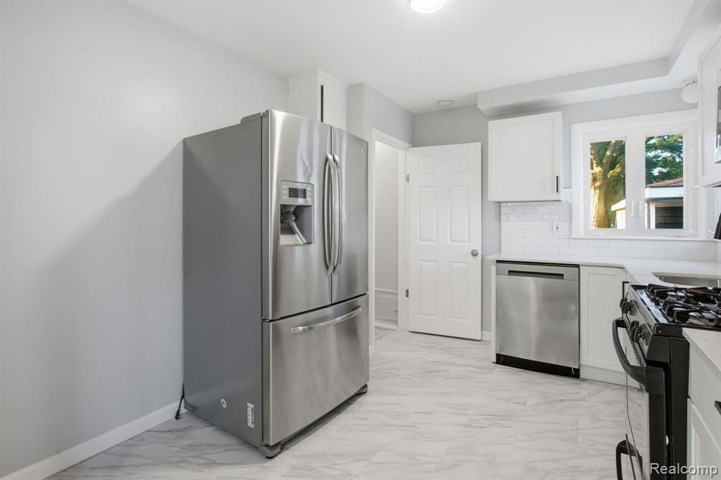 4685 Julius Boulevard, Westland, MI 48186 — Photo 13