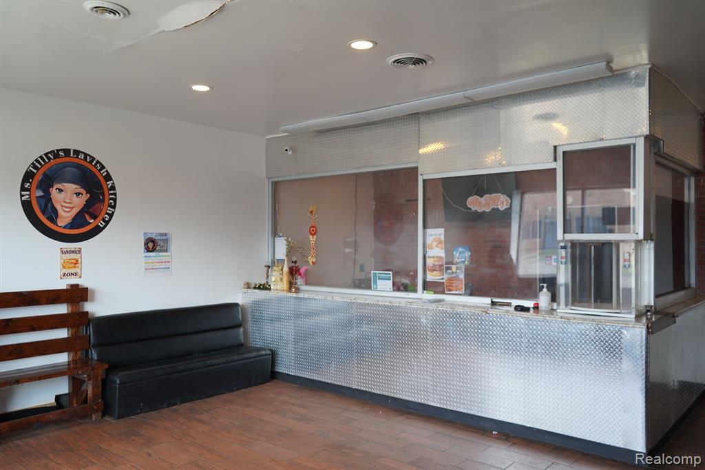 18216 W 7 MILE Road, Detroit, MI 48219 — Photo 2